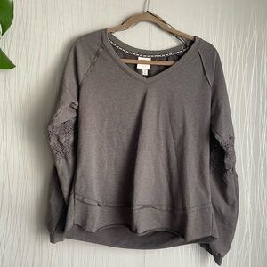 Women's Knox Rose Long Sleeve V-neck Gray Oyster Sweatshirt Size Medium